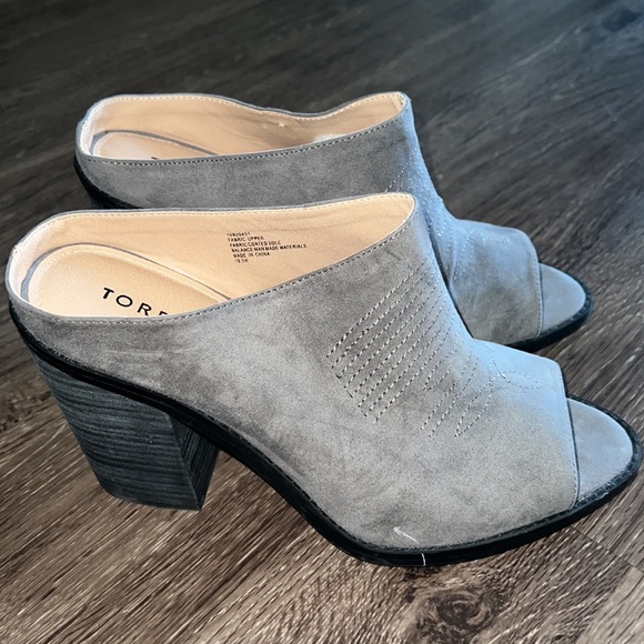 torrid Shoes - Grey Torrid Faux Suede Clogs